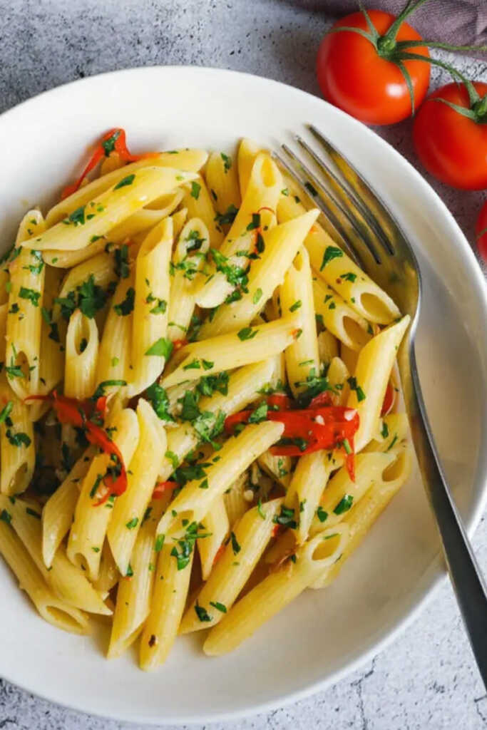 Penne Aglio e Olio – Quick, Garlicky 15-Minute Pasta