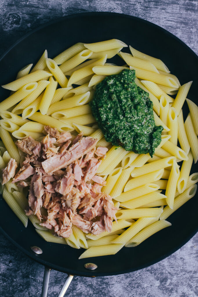 Pasta, tuna and pesto in a frying pan