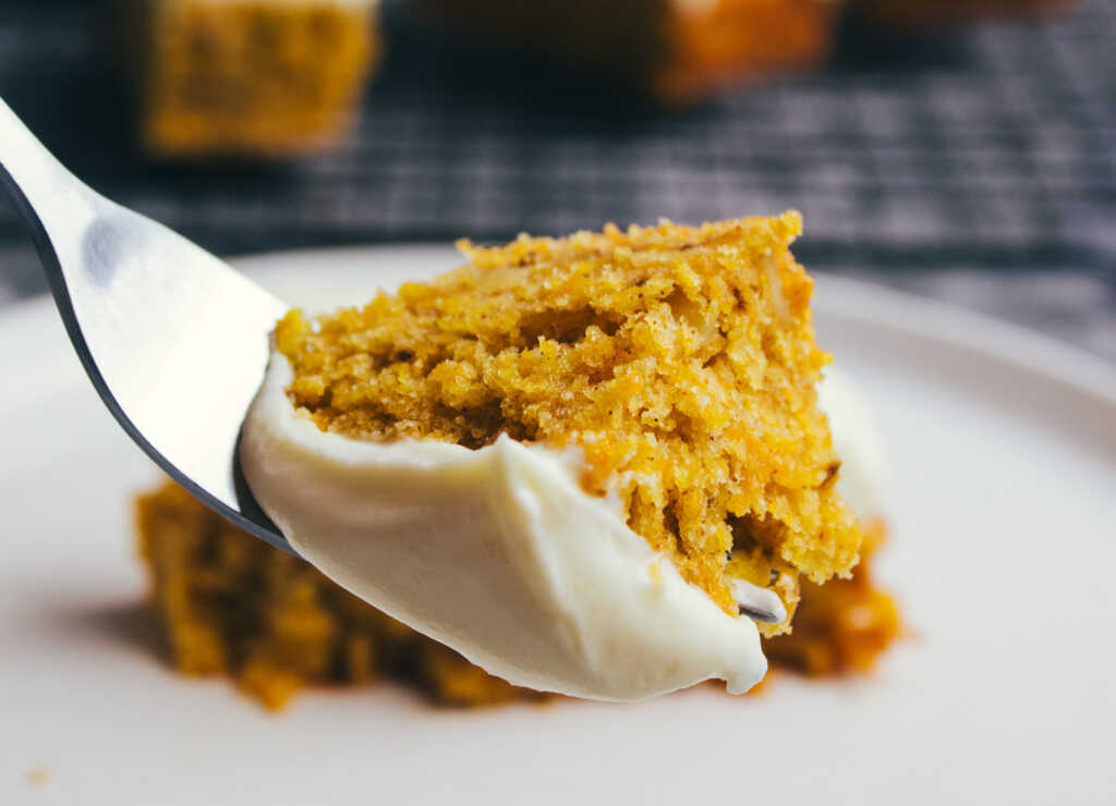 Easy Carrot Slice Cake With Oil