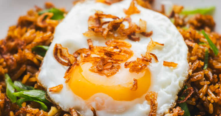 Nasi Goreng Kampung Recipe – Easy, Authentic Village-Style Fried Rice (With Sriracha, Shrimp Paste & Kecap Manis)